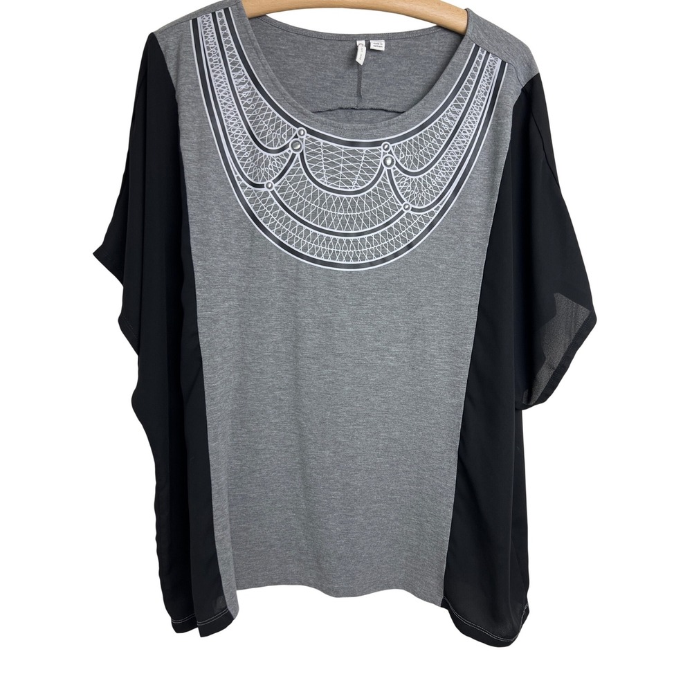 Cato Top‎ Womens Size 22/24W Gray Black Graphic Mixed Media Blouse Plus D24